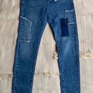 NWT Francesca’s Harper Mid Rise Shadow Patch Skinny Jeans Size 29